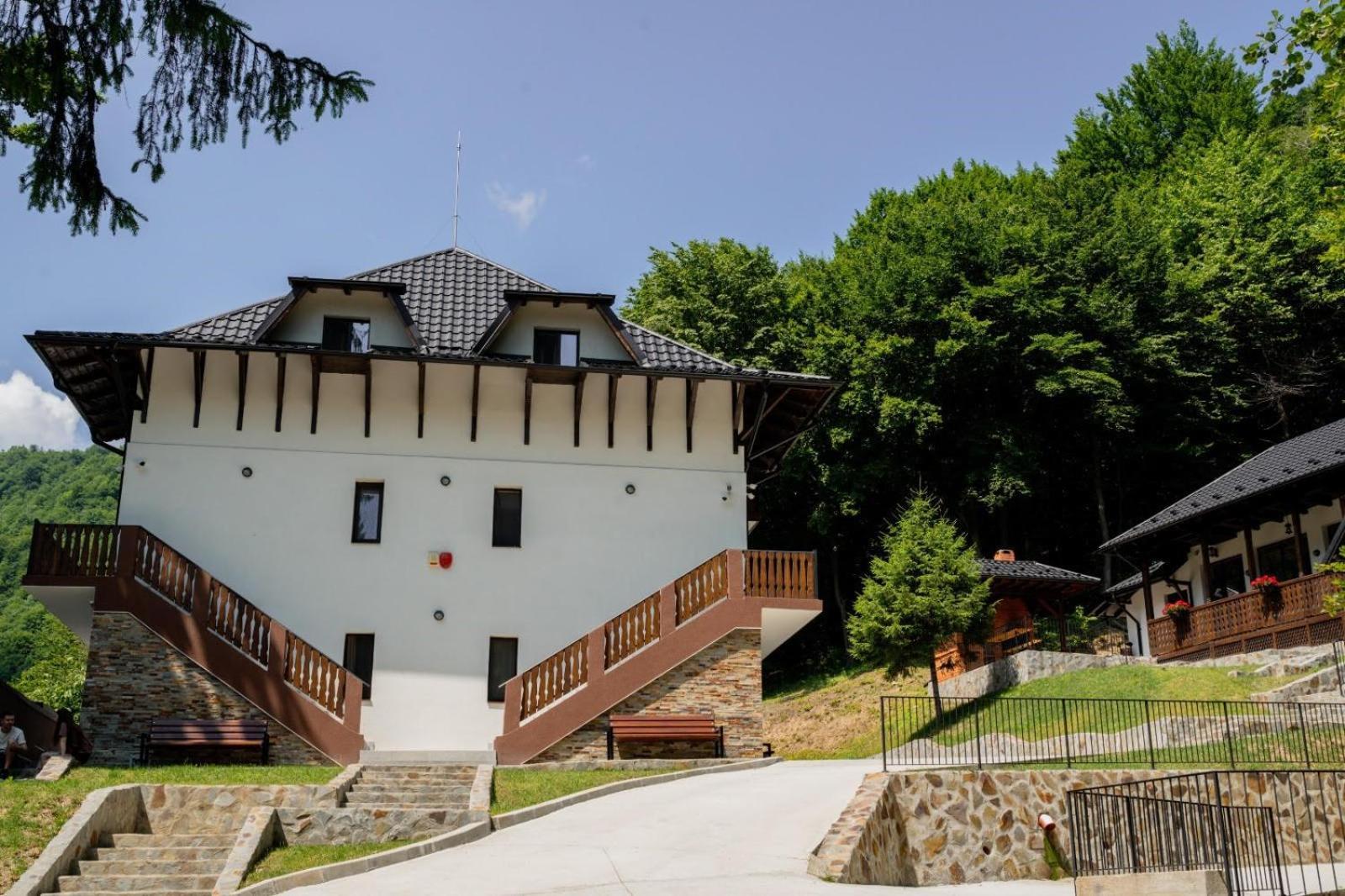 Poiana Mucenicului Hotel Arefu Eksteriør billede