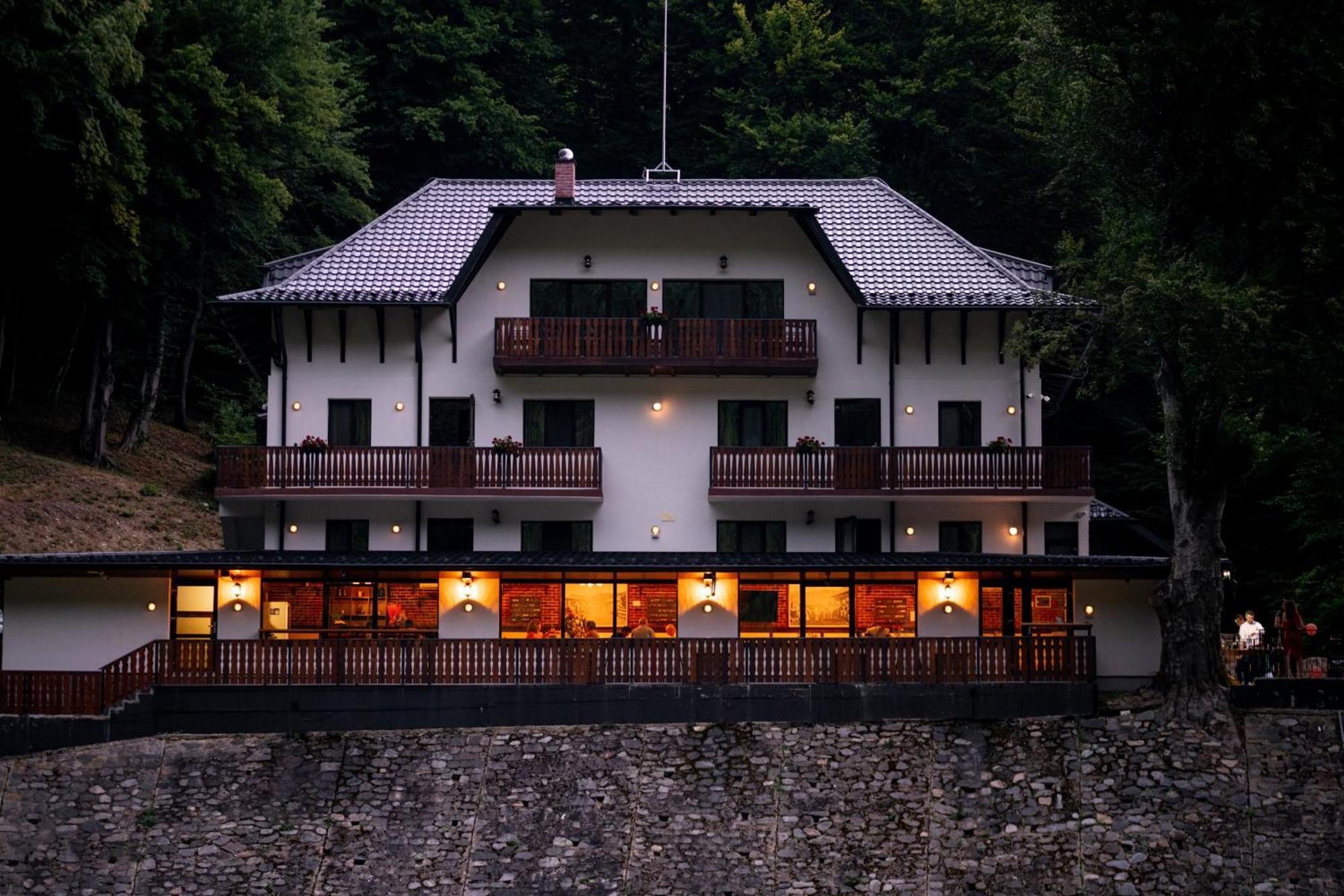 Poiana Mucenicului Hotel Arefu Eksteriør billede